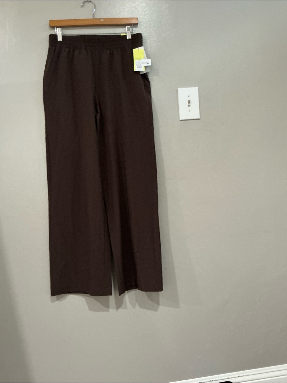 Women’s Mid Rise Wide Leg Travel Pants - Brown. S - Picture 10 of 16